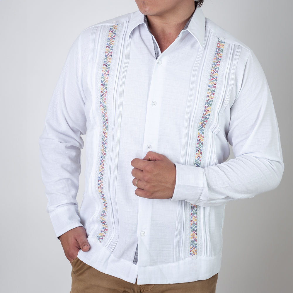 Guayabera boonil bordada de colores