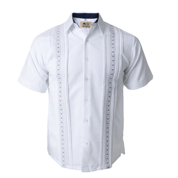 Guayabera bordada con cejas