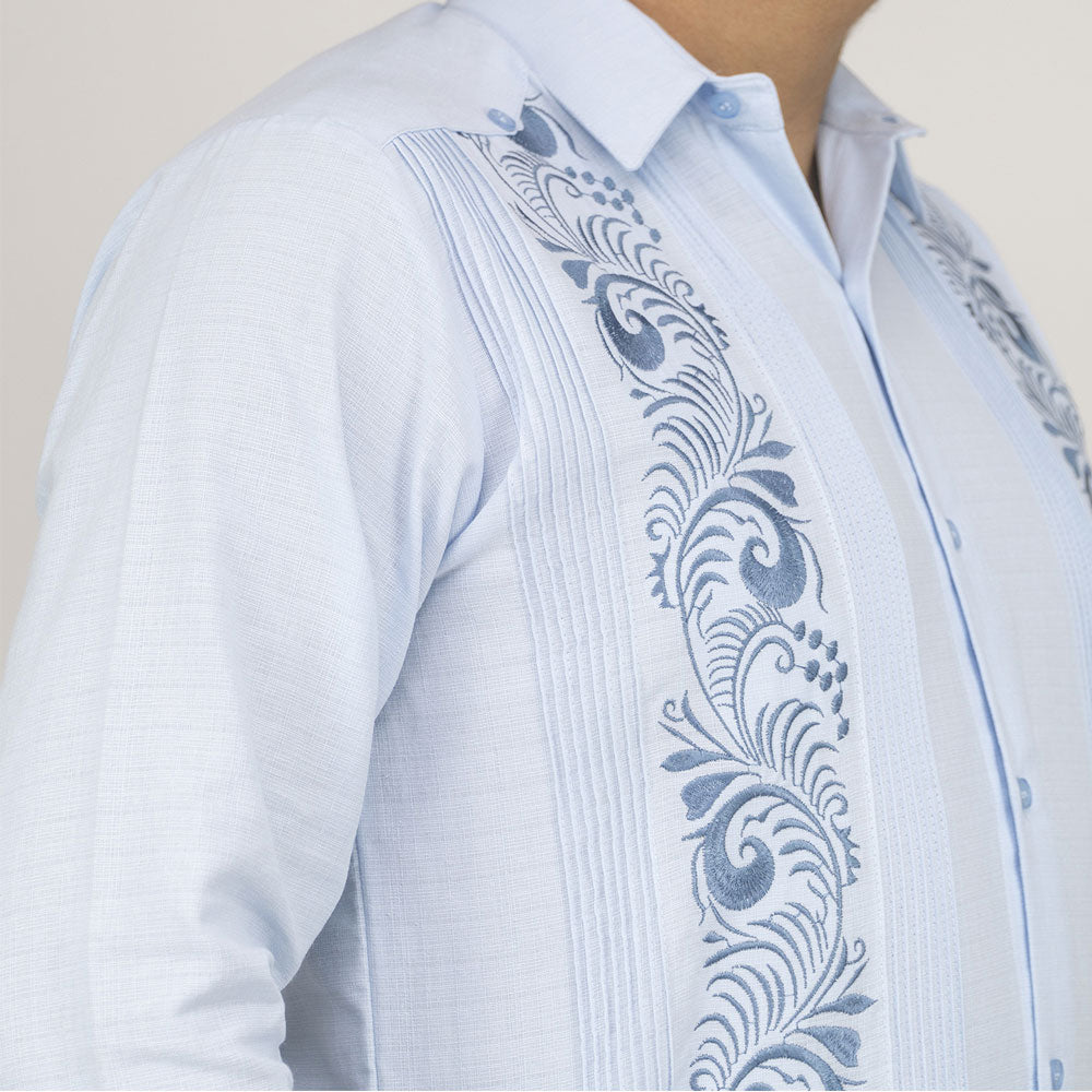 Guayabera Bordada Palmas Cielo