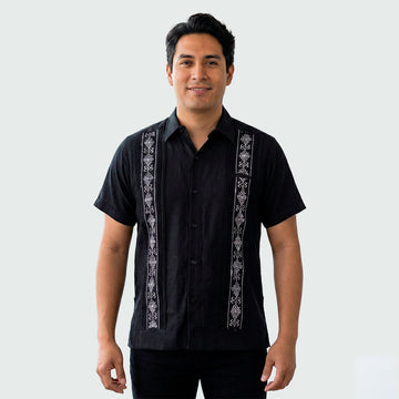 Guayabera Artesanal Negra con bordado