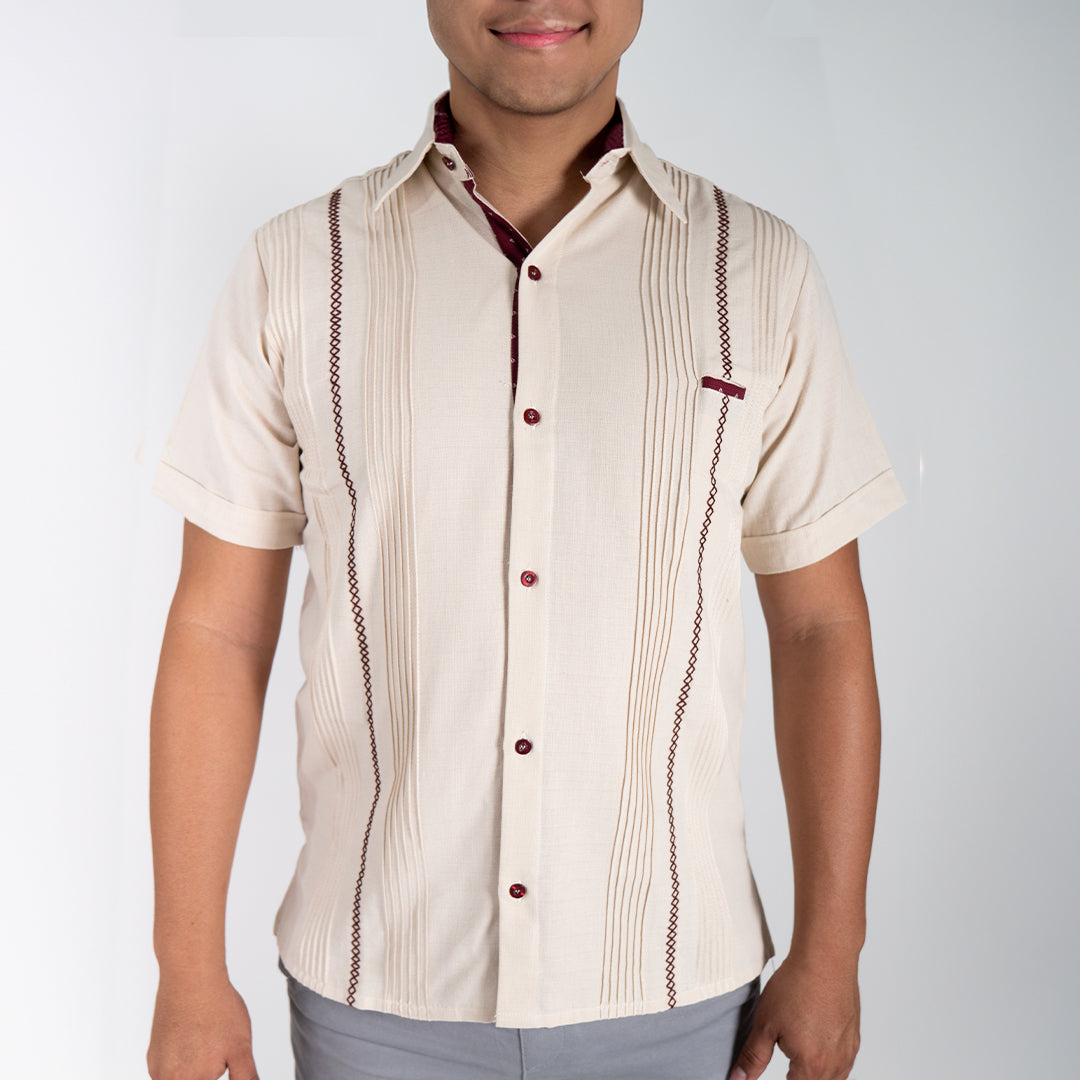 Guayabera beige con vivos vino | Manga corta