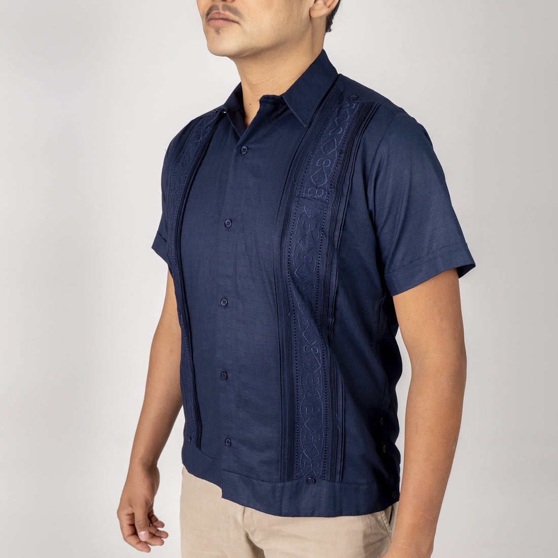 Guayabera Bordada Azul Marino